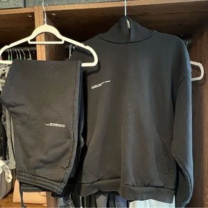 I am selling a set of sweatpants and hoodie From Pangaia. Warm cotton , size M.